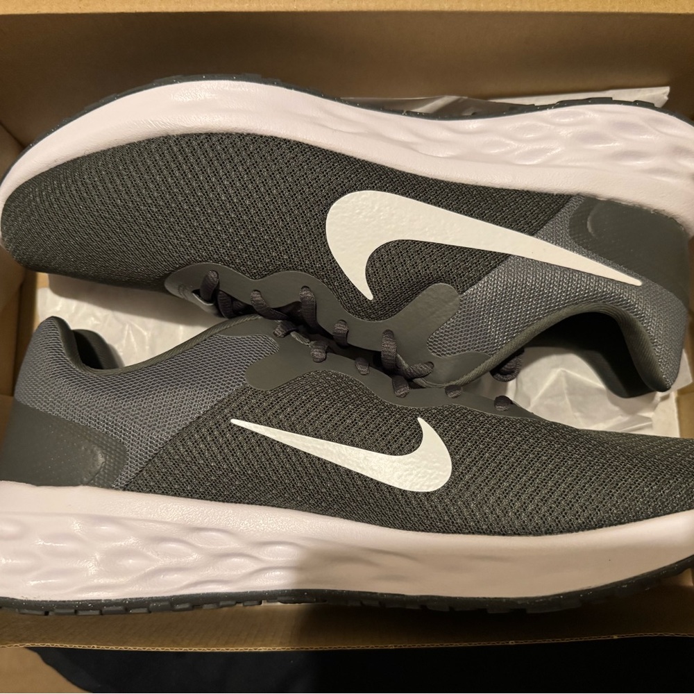Nike Revolution 6 - Charcoal and White Running/Trainer Shoes